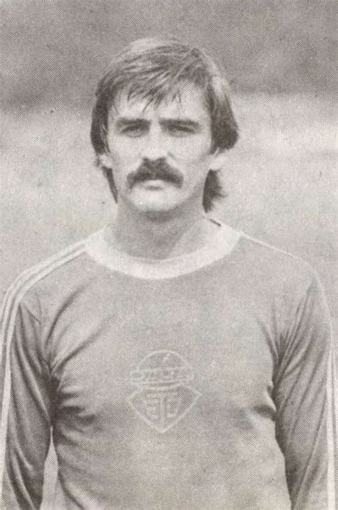 Szentes Lázár kapura lövése az 1985-ös mérkőzésen