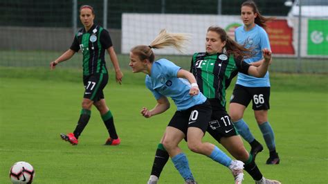 Női foci mérkőzés nézőkkel