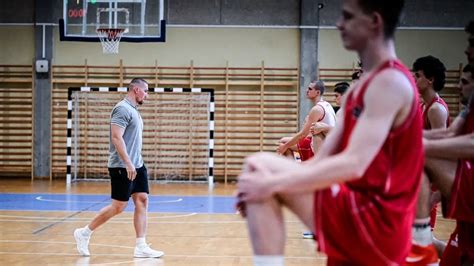Kosárlabda játékvezető munka közben