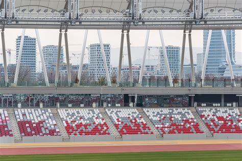A stadion játékoskijárója és a szurkolói szektorok