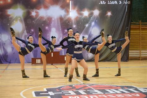A cheerleading és pomponlányok látványos világa a sportpályákon