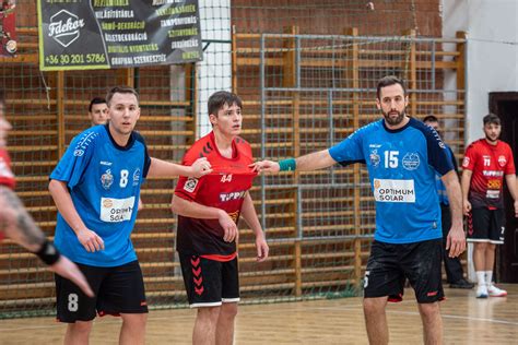 Kézilabda mérkőzés a Dabas csarnokában