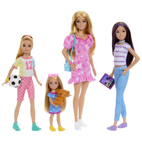 Barbie és családja, köztük Skipper, Chelsea és Ken