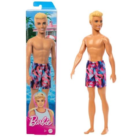 Barbie és Ken szörfözés közben a tengerparton