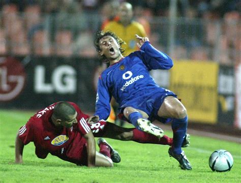 Gabriel Heinz (jobbra) és Kerekes Zsombor csatája a 2005-ben játszott Debrecen-Manchester United BL-selejtezőn