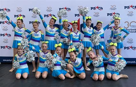 Cheerleaderek a jégkorongmérkőzésen