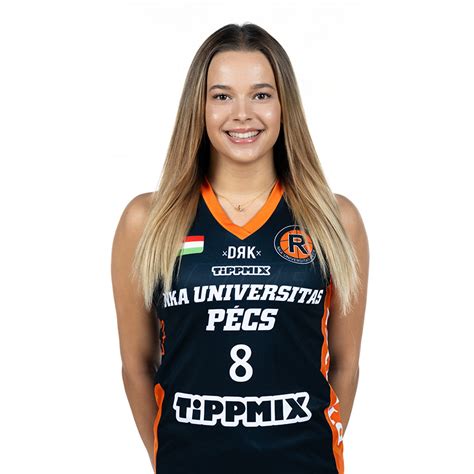 Rátkai Eszter mosolyog a WNBA drafton