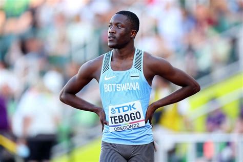Letsile Tebogo ünnepli győzelmét a 2024-es párizsi olimpián