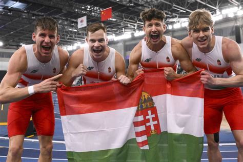 A magyar 4x400 méteres váltó botátadása