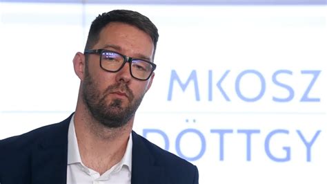 Báder Márton, az MKOSZ új elnöke beszédet mond