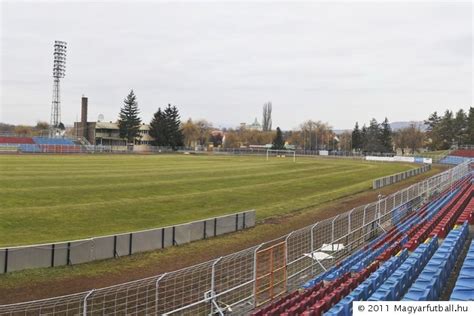 A Váci Ligeti Stadion régebbi állapotáról készült fotó