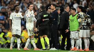Juventus és Porto csapatok mérkőzése a stadionban