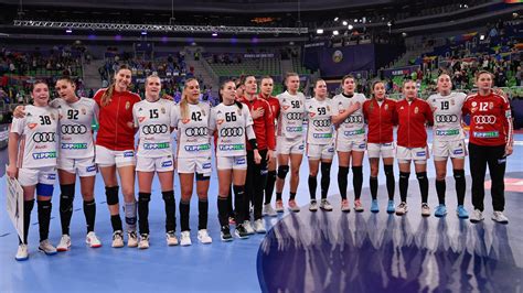 Német női kézilabda-válogatott játékosai a 2023-as vb elődöntője után