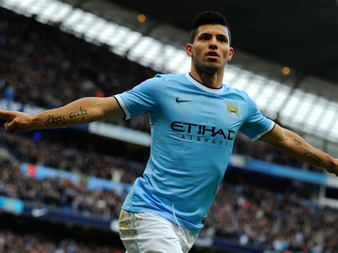 Sergio Aguero ünnepli egyik gólját a mérkőzésen