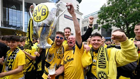 A Schalke és a Dortmund szurkolói rivalizálását ábrázoló infografika