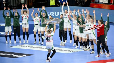 A magyar női légpisztoly trió ünneplése a győzelem után