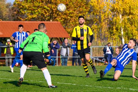 Régi futballmezek és korabeli játékosok