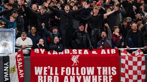 A Liverpool szurkolói éneklik a 
