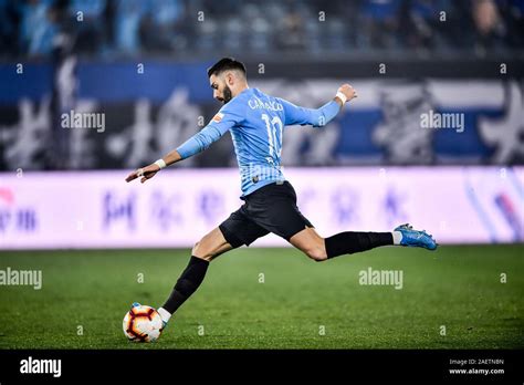 Yannick Carrasco akcióban a Dalian Yifang színeiben