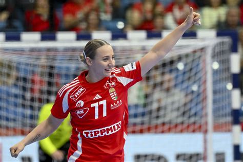 Simon Petra, az FTC és Pipy Wolfs, a Mosonmagyaróvár játékosa a Török Bódog női Magyar Kupa bronzmérkőzésén