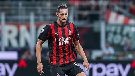 Adrien Rabiot akcióban a középpályán
