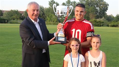 A győztes csapat ünneplése a Bács-Kiskun vármegyei kupadöntőn