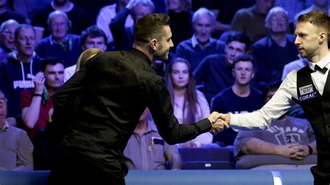 Mark Selby és Judd Trump mérkőzés közben