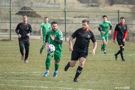 Csíkszéki 6. Liga labdarúgócsapatok mérkőzés közben