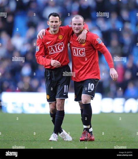 Ryan Giggs és Wayne Rooney a Manchester United mezében