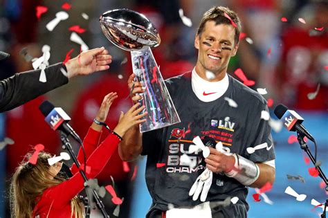 Tom Brady a Super Bowl trófeával