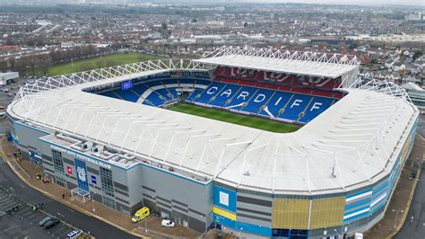 Cardiff City Stadium és a város látképe
