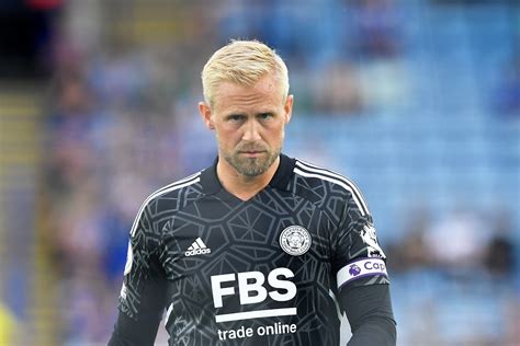 Kasper Schmeichel védés közben a Leicester City kapujában
