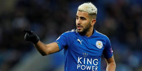 Riyad Mahrez akcióban a Leicester City mezében