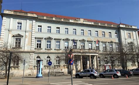 Magyar bírósági épület