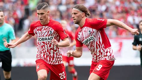 Sallai Roland akcióban az SC Freiburg színeiben