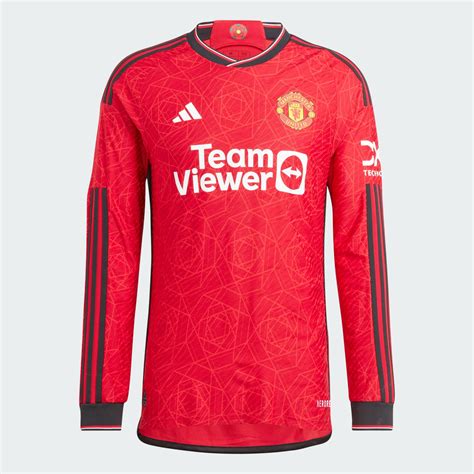 Manchester United és Adidas logók az új szerződés aláírásakor