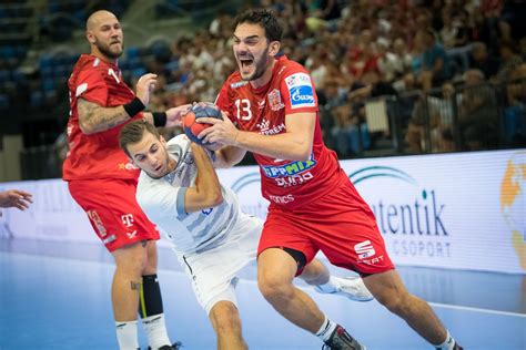 Telekom Veszprém és Meskov Breszt játékosok a pályán