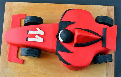 Versenyautó spoiler fondantból