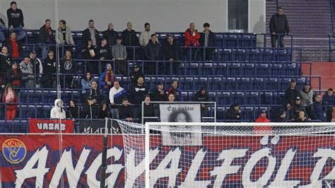 Vasas szurkolók egy mérkőzésen