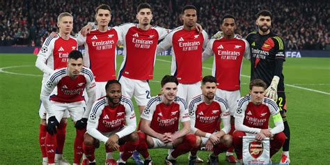 Arsenal csapatkép a stadionban