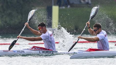 Kajak négyes versenyzők