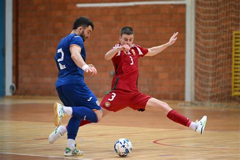 Fiatal futsal játékosok edzésen