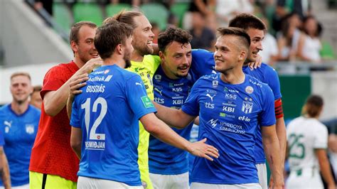 Turi Géza 49 évesen a KÍ Klaksvík kapujában