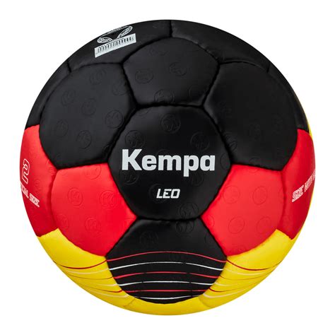 Kempa Leo 1-es méretű kézilabda fiatal játékosok kezében