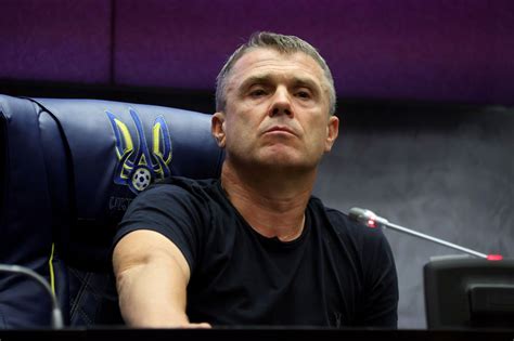 Szerhij Rebrov taktikai eligazítást tart