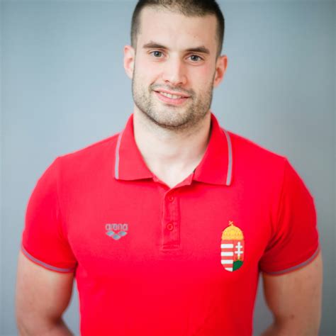 Financsek Gábor úszó