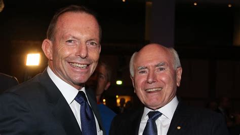 A megrongált Tony Abbott és John Howard szobrok Ballaratban