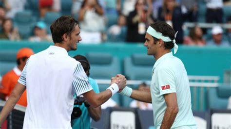 Roger Federer és Daniil Medvedev kézfogás mérkőzés után