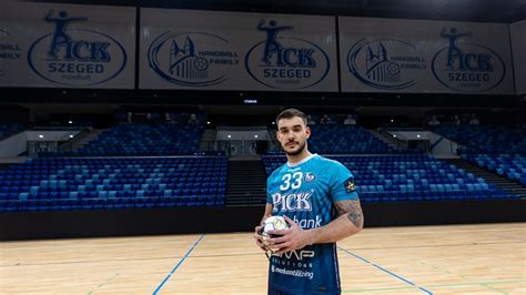 Bajusz Sándor játék közben a Pick Szeged mezében