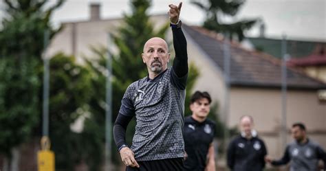 Utánpótlás-játékosok edzésen